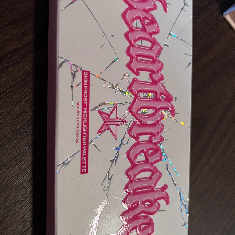 Exclusive highlighter pallet